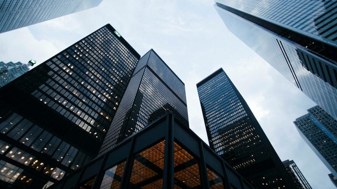 Pourquoi certains placements immobiliers restent-ils rentables malgré le marché ?