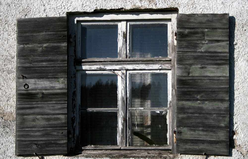 Rénover des volets en bois anciens : le calcul qui change tout