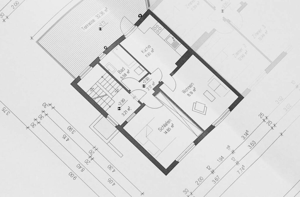 Plan d'étage détaillé montrant les pièces et dimensions d'une maison